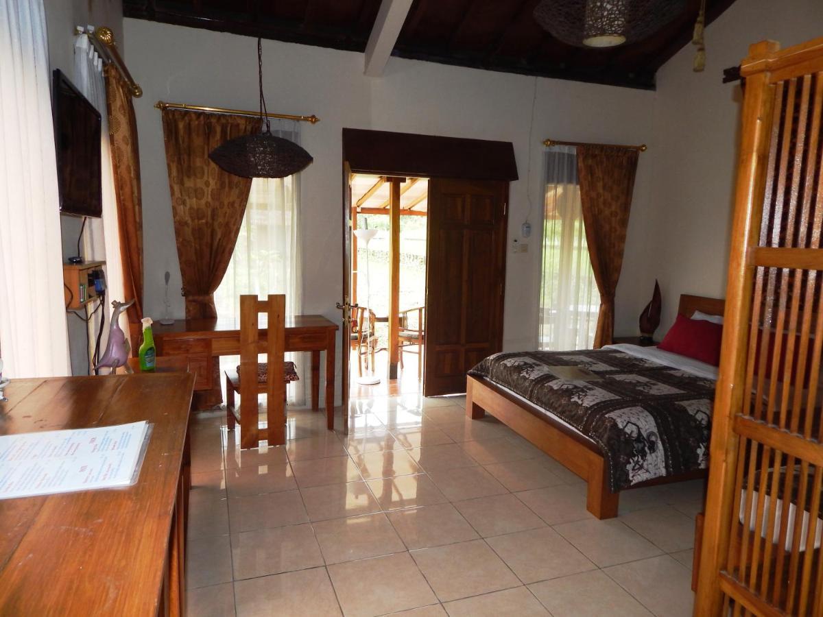 Alamanda Family Villas, Pool & Local Tours Yogyakarta Exterior photo