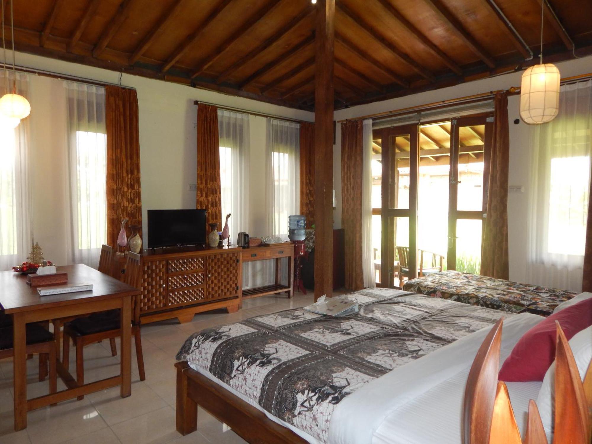 Alamanda Family Villas, Pool & Local Tours Yogyakarta Exterior photo