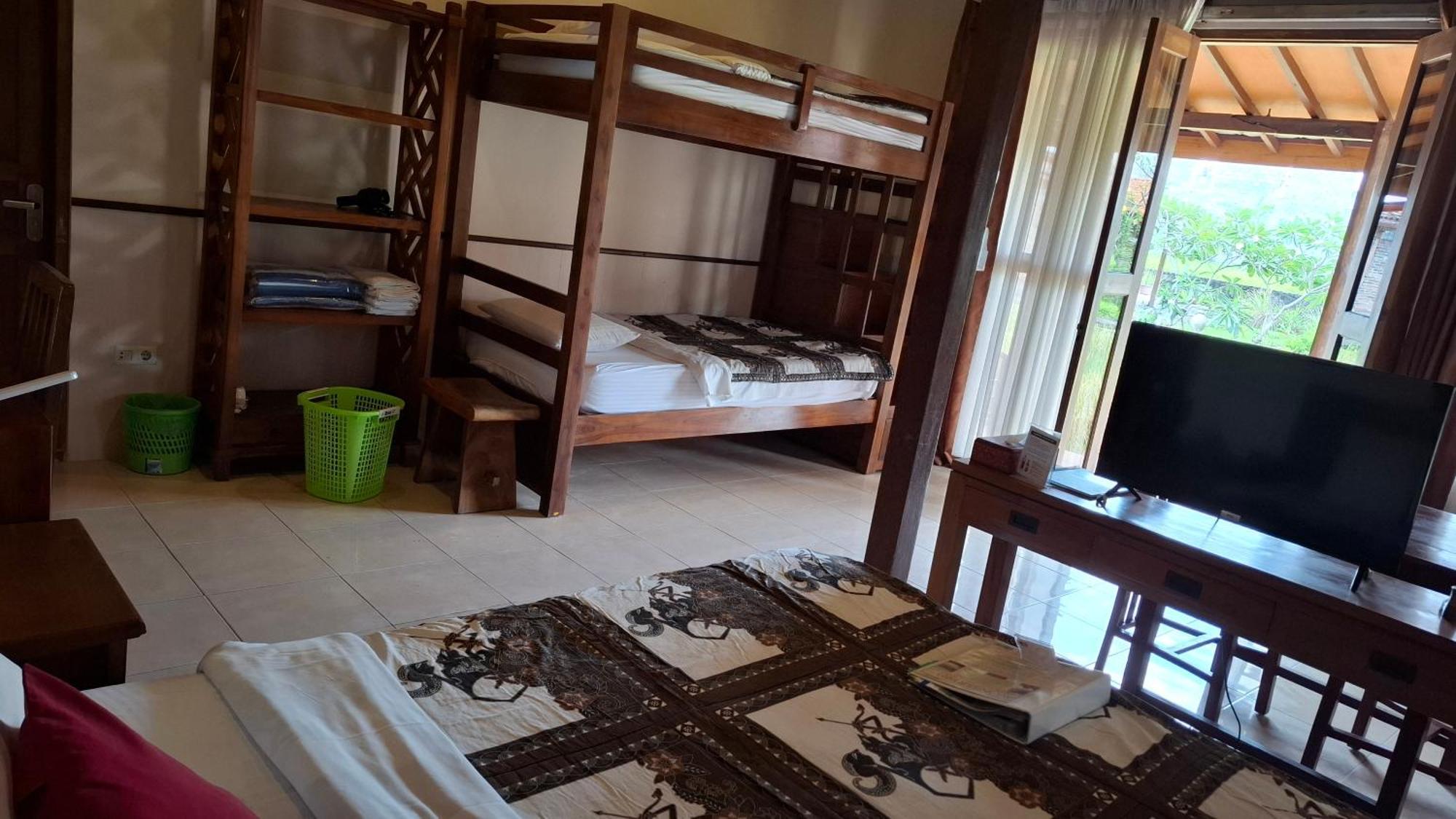 Alamanda Family Villas, Pool & Local Tours Yogyakarta Exterior photo