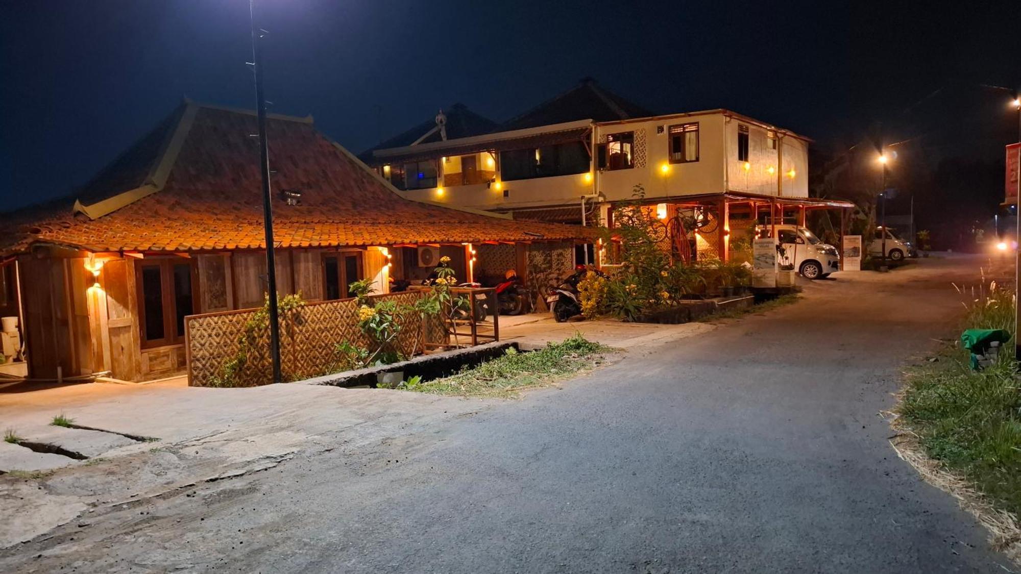 Alamanda Family Villas, Pool & Local Tours Yogyakarta Exterior photo