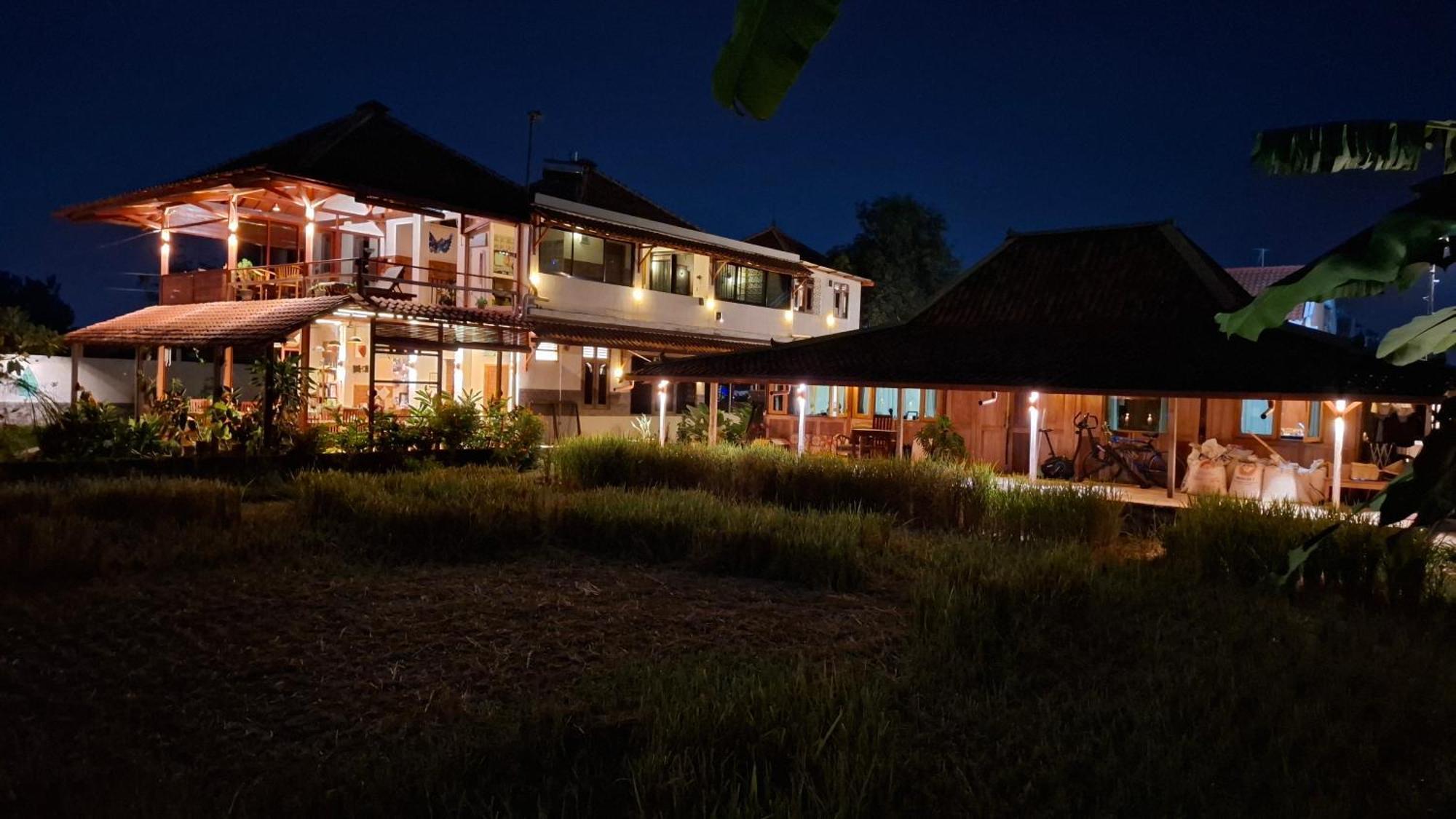 Alamanda Family Villas, Pool & Local Tours Yogyakarta Exterior photo